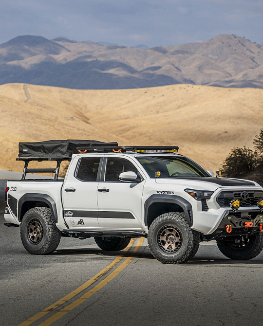 Фото дисков BAHARI Сатиновая темная бронза на  Toyota Tacoma IV