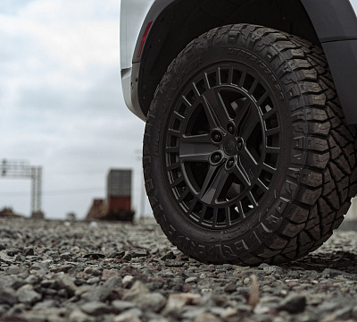 Фото дисков Black Rhino ALSTON на Land Rover Defender II