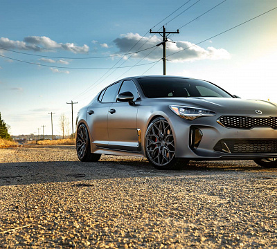 Фото дисков Vossen HF-2 на Kia Stinger
