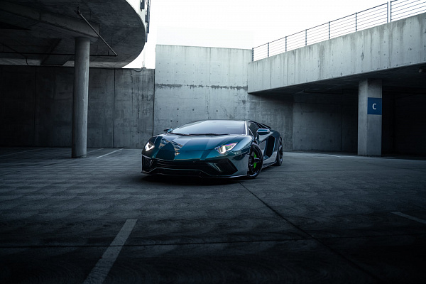 Фото дисков Brixton Forged TR05 Черный глянец на Lamborghini Aventador