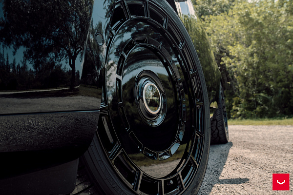 Фото дисков Vossen HF-9 Черный глянец на Land Rover Range Rover V