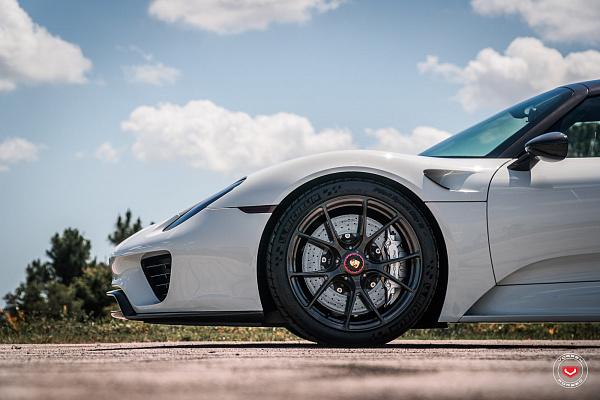 Фото дисков Vossen RS74 Черный глянец на Porsche 918 Spyder