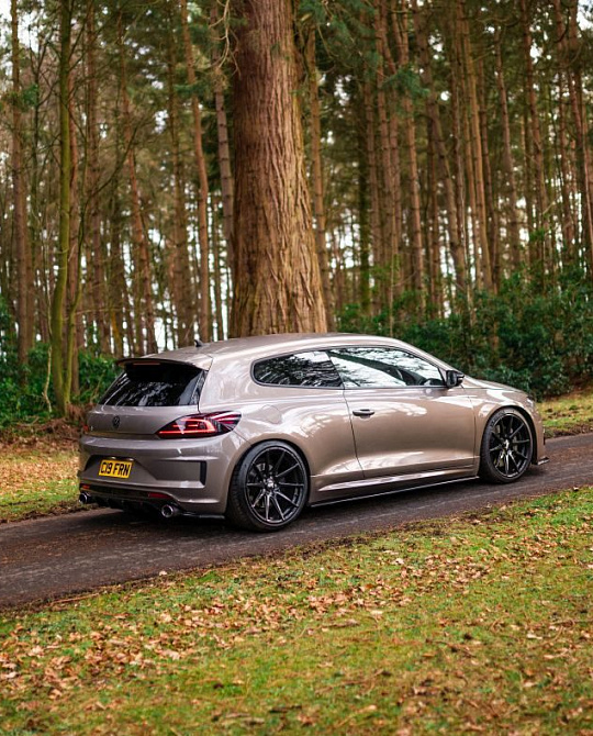 Фото дисков CSR Черный глянец на Volkswagen Scirocco III