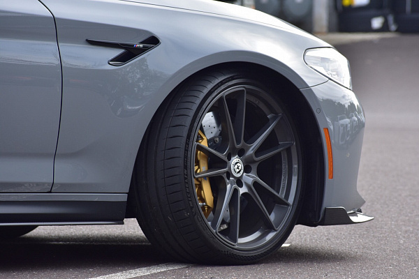 Фото дисков HRE FF04 Глянцевый графит на BMW 5/M5 (G30/F90)