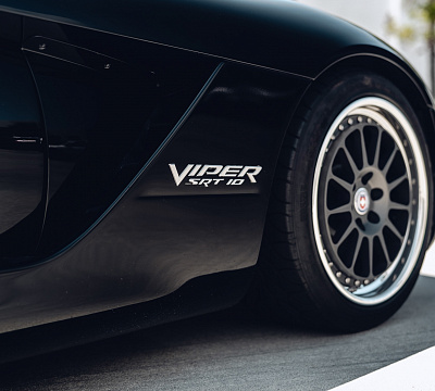 Фото дисков HRE 303 на Dodge Viper