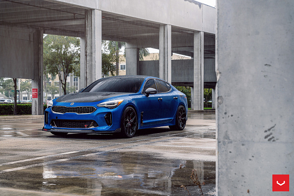 Фото дисков Vossen HF-5 Черный глянец на Kia Stinger