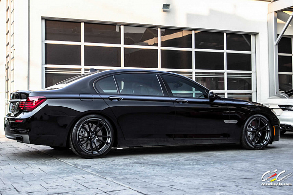 Фото дисков CEC C882 Черный глянец на BMW 7 (F01/F02/F04)