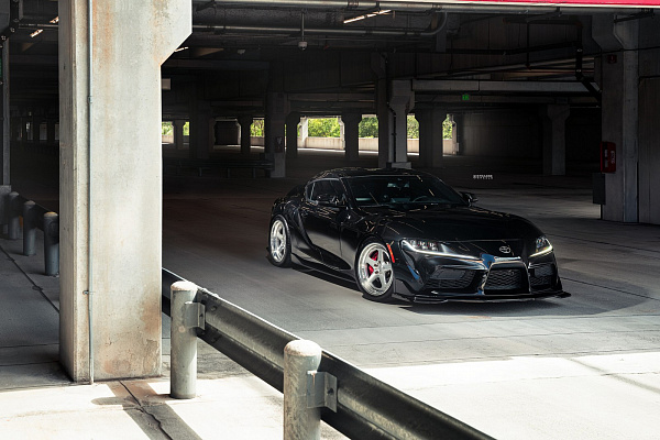 Фото дисков Strasse Wheels S5 Track Глянцевый лак на Toyota Supra A90