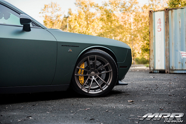 Фото дисков MRR M392 Сатиновая бронза на Dodge Challenger III