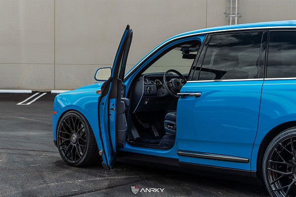 Фото дисков Anrky AN20 Черный глянец на Rolls-Royce Cullinan