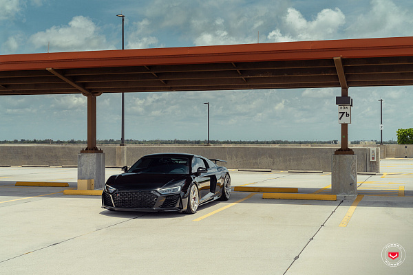 Фото дисков Vossen LC3-01T Глянцевый лак на Audi R8 (4S)