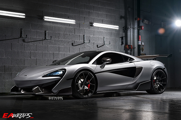 Фото дисков Strasse Wheels SM5R Deep Concave Monoblock Черный глянец на McLaren 570S