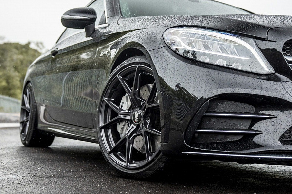 Фото дисков Bola FLY Глянцевый графит на Mercedes-Benz C-Class (W205)