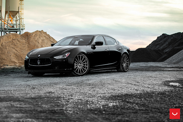 Фото дисков Vossen VFS-2 Глянцевый графит на Maserati Ghibli
