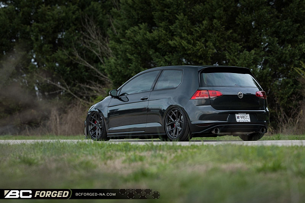 Фото дисков BC Forged HCS21 Глянцевый темный лак на Volkswagen Golf VII