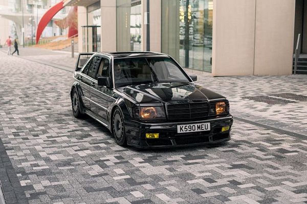 Фото дисков Bola B12 Черный сатин на Mercedes-Benz E-Class (W124)