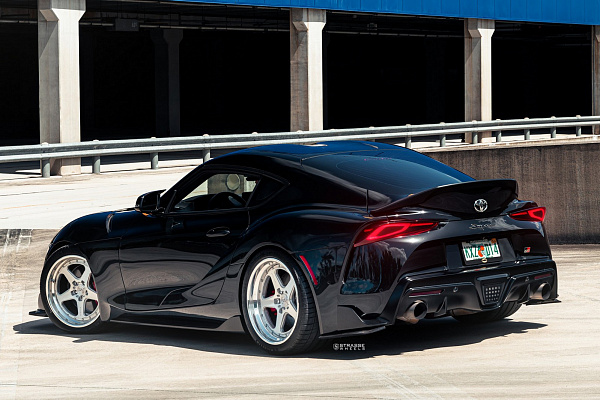 Фото дисков Strasse Wheels S5 Track Глянцевый лак на Toyota Supra A90