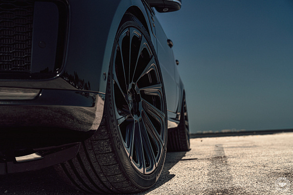 Фото дисков Vossen UV-3 Черный глянец на Range Rover Sport II