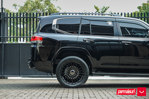 Фото дисков Vossen HF-8 Черный глянец на Toyota Land Cruiser 300
