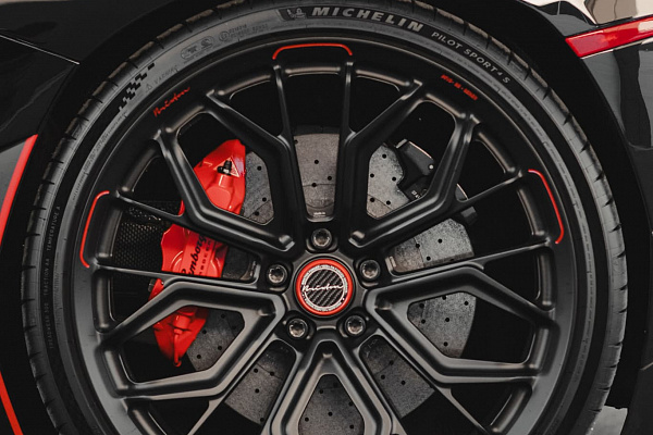 Фото дисков Brixton Forged PF10-RS Черный глянец на Lamborghini Aventador
