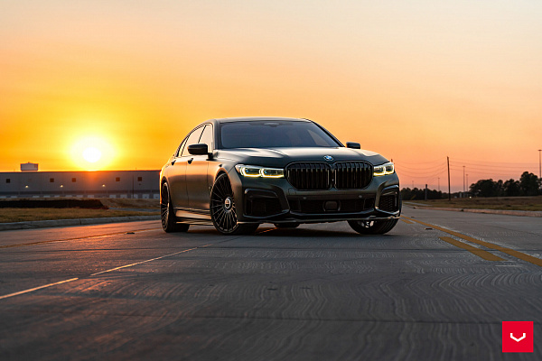 Фото дисков Vossen HF-8 Черный глянец на BMW 7 (G70)