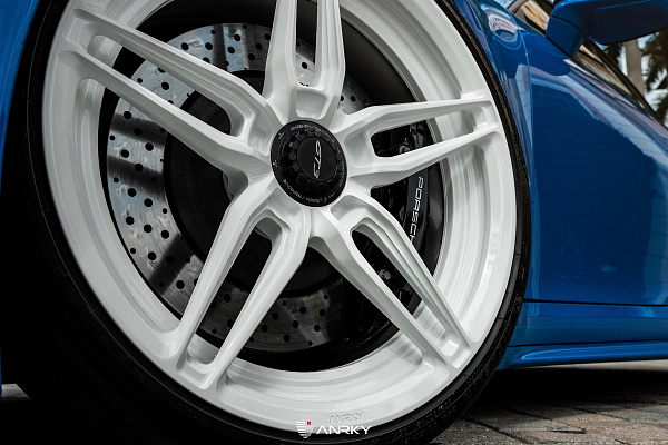 Фото дисков Anrky AN27 Белый глянец на Porsche 911 VIII