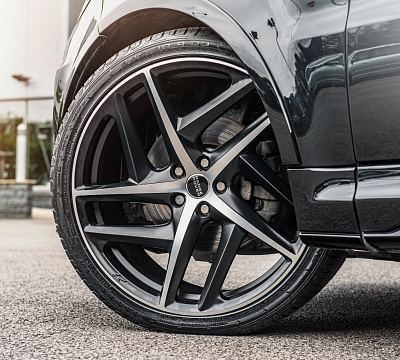 Фото дисков Kahn Type 52 RS на Range Rover Sport II