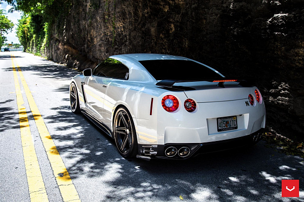 Фото дисков Vossen VFS-5 Глянцевый графит на Nissan GT-R