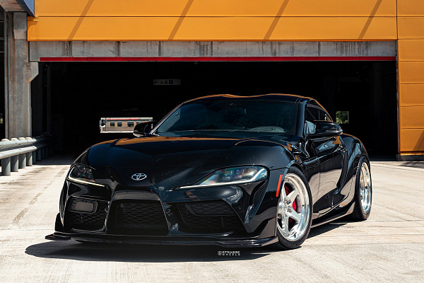 Фото дисков Strasse Wheels S5 Track Глянцевый лак на Toyota Supra A90
