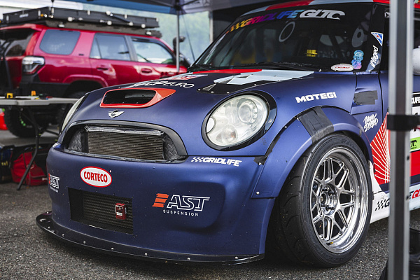 Фото дисков Motegi Racing MF414 Tsubaki Полированный лак на MINI Cooper III