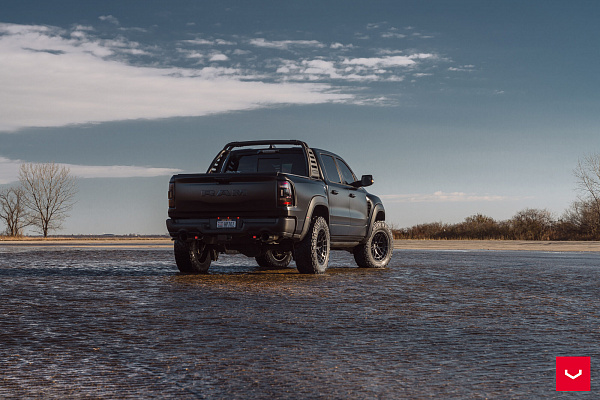 Фото дисков Vossen HFX-1 (6-Lug) Черный сатин на Ram 1500 V