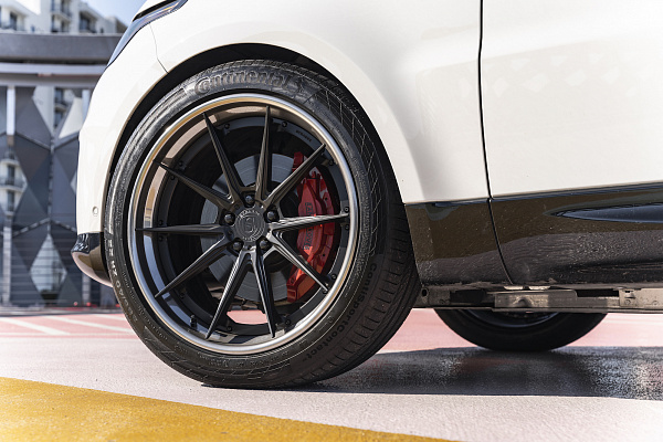 Фото дисков Strasse Wheels SV10 Deep Concave FS Черный сатин на Range Rover Sport II