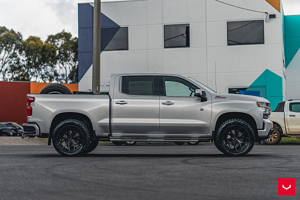 Фото дисков Vossen HF6-4 Черный глянец на Chevrolet Silverado IV