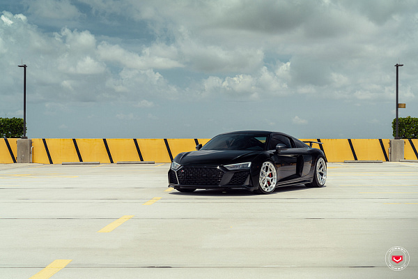 Фото дисков Vossen LC3-01T Глянцевый лак на Audi R8 (4S)