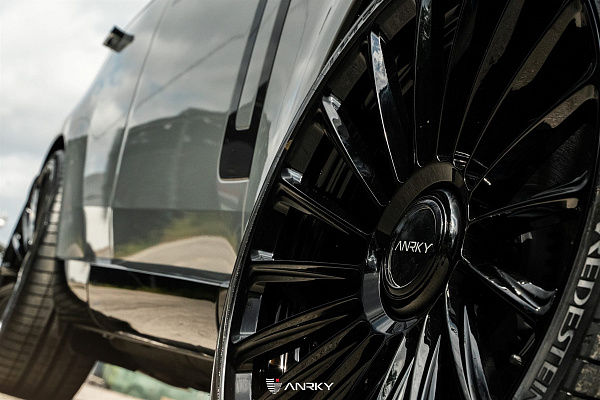 Фото дисков Anrky RF-282 Черный глянец на Range Rover V
