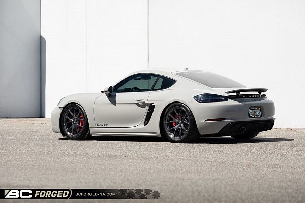 Фото дисков BC Forged RZ25 Глянцевый графит на Porsche Cayman II