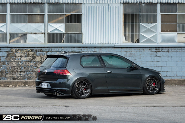 Фото дисков BC Forged HCS21 Глянцевый темный лак на Volkswagen Golf VII