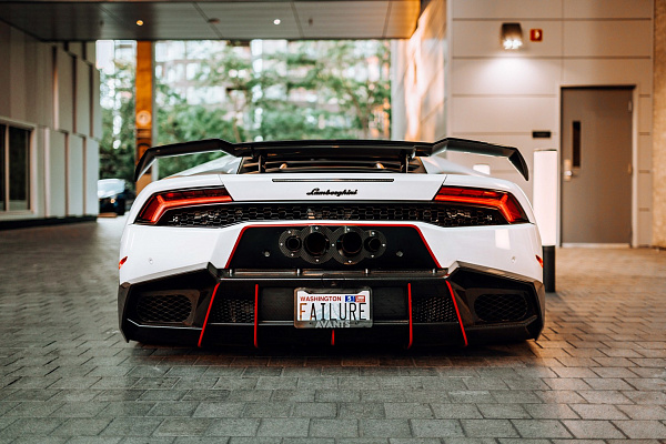 Фото дисков Brixton Forged PF10 Черный глянец на Lamborghini Huracan