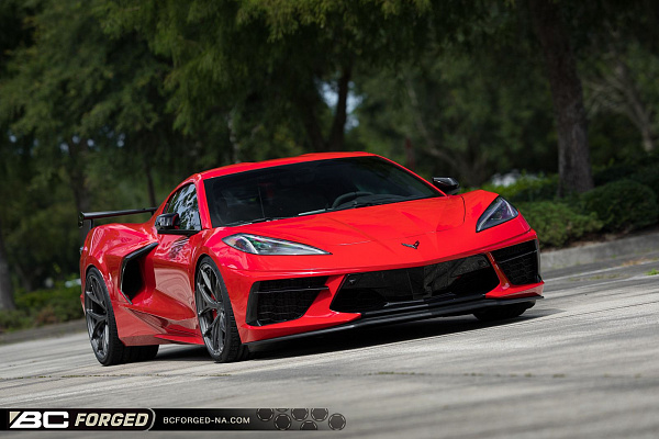 Фото дисков BC Forged RZ21 Глянцевый графит на Chevrolet Corvette C8