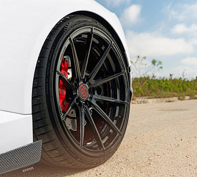 Фото дисков Strasse Wheels SV10 Deep Concave Duoblock на Lamborghini Huracan