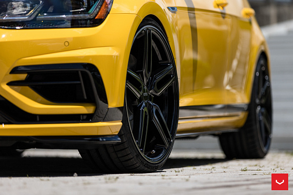 Фото дисков Vossen HF-1 Черный глянец на Volkswagen Golf VII