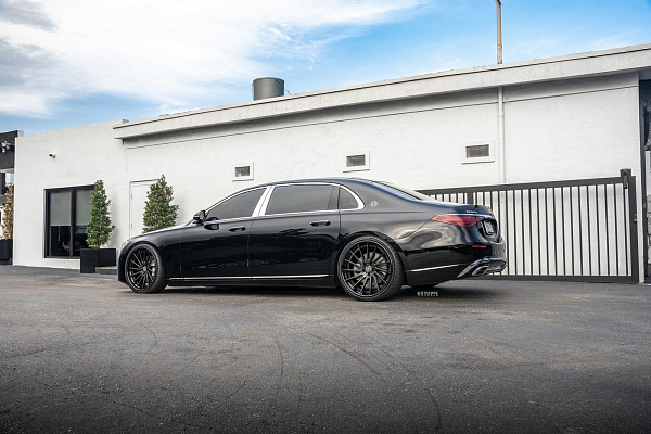 Фото дисков Strasse Wheels SV15T Deep Concave FS Другой цвет на Mercedes-Benz S-Class (W223)