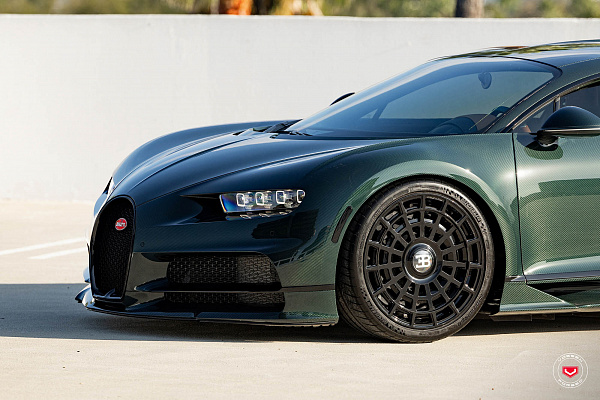 Фото дисков Vossen LC3-12 Черный глянец на Bugatti Chiron