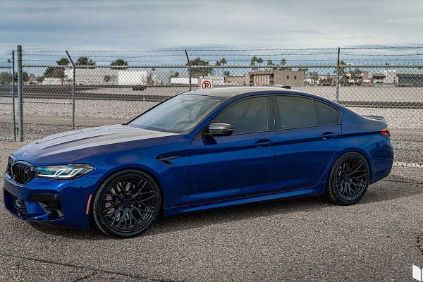 Фото дисков Strasse Wheels SV10M Deep Concave Duoblock Черный глянец на BMW 5/M5 (G30/F90)