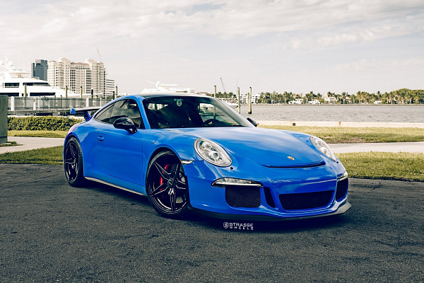 Фото дисков Strasse Wheels SV2 Deep Concave Monoblock Черный глянец на Porsche 911 VII