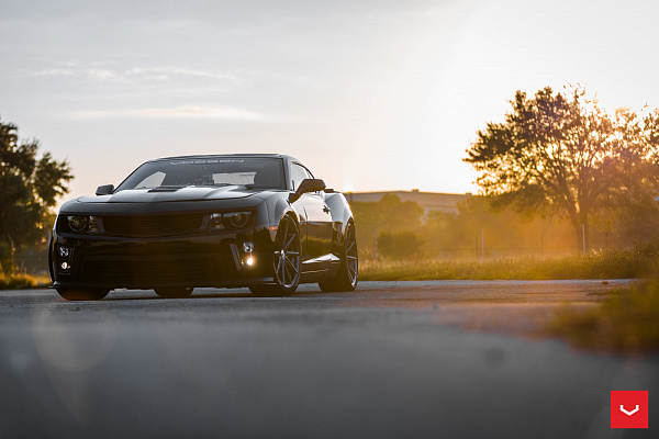 Фото дисков Vossen VFS-10 Глянцевый графит на Chevrolet Camaro V