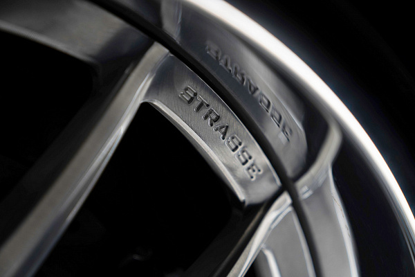 Фото дисков Strasse Wheels SM6R Signature Глянцевый лак на Dodge Viper