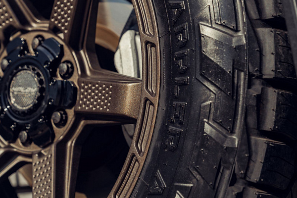 Фото дисков 4PLAY 4PS63 Сатиновая бронза на Toyota Sequoia III