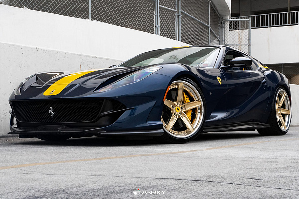 Фото дисков Anrky AN35 Глянцевое золото на Ferrari 812