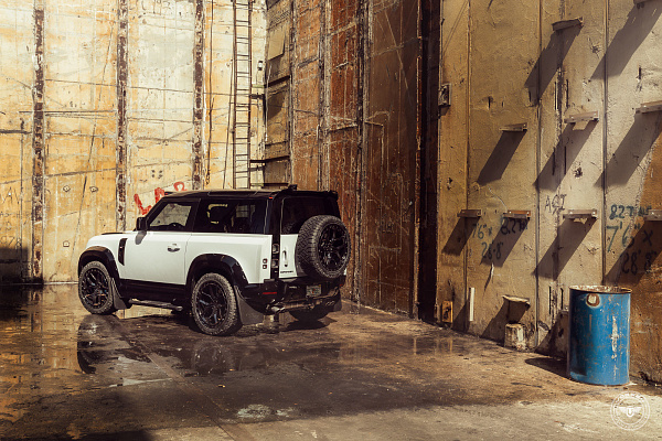 Фото дисков Vossen UV-X Черный глянец на Land Rover Defender II